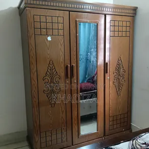 বড় আলমারি তিন পাঠের