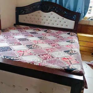 সুন্দর একটি খাট বিক্রি করা হবে