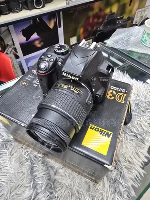 Nikon D3300 With Lens