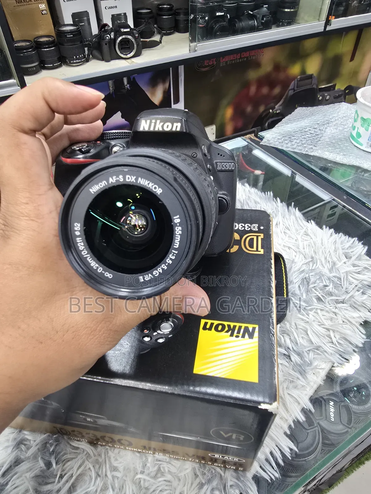 Nikon D3300 With Lens
