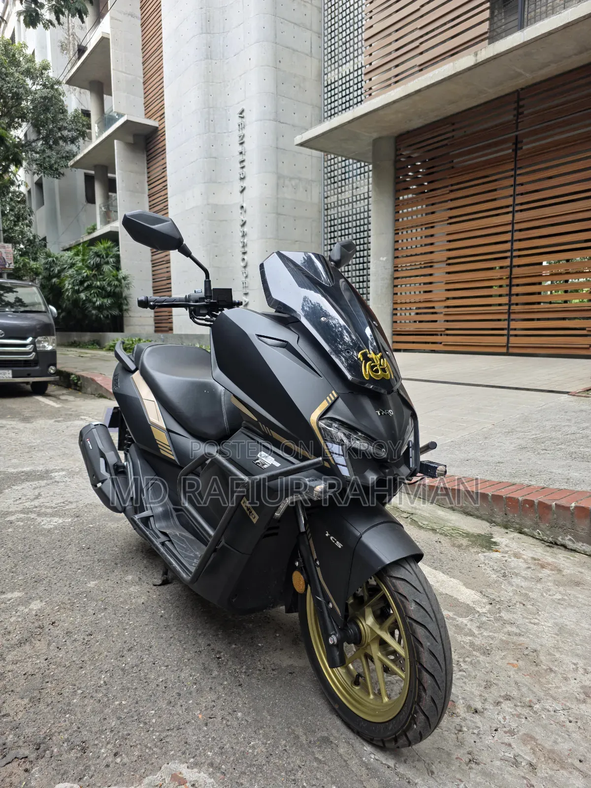 Taro Vampire 2025 Black