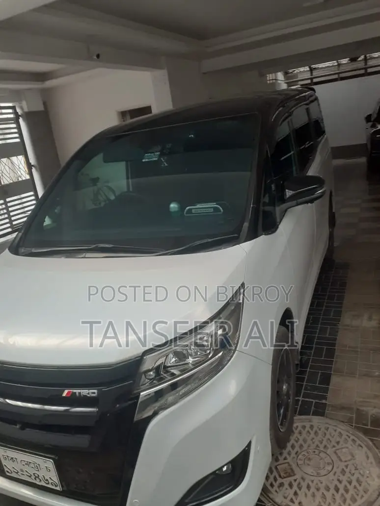 Toyota Esquire 1.8 FWD Hybrid (7 Seater) 2018 Pearl