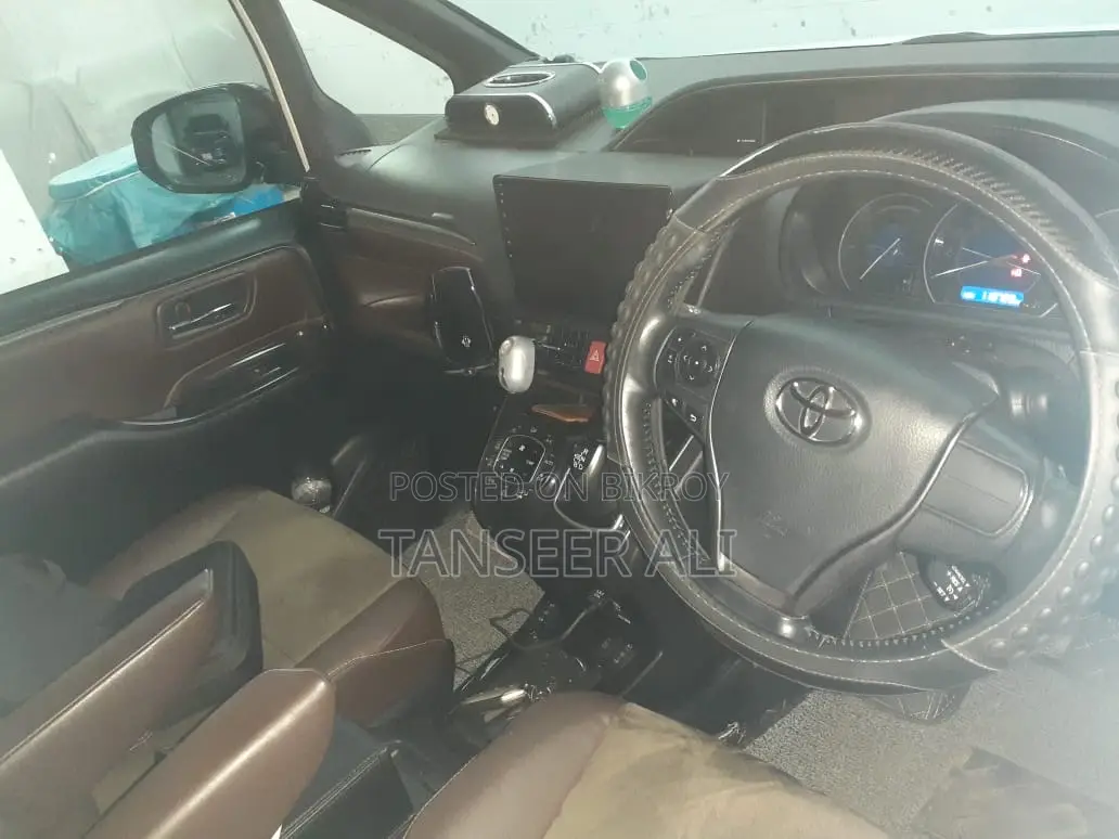 Toyota Esquire 1.8 FWD Hybrid (7 Seater) 2018 Pearl