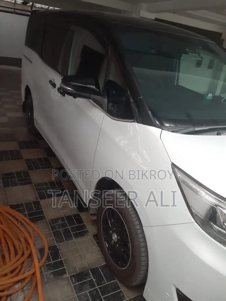 Toyota Esquire 1.8 FWD Hybrid (7 Seater) 2018 Pearl