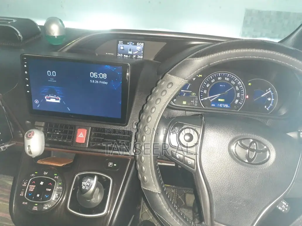 Toyota Esquire 1.8 FWD Hybrid (7 Seater) 2018 Pearl