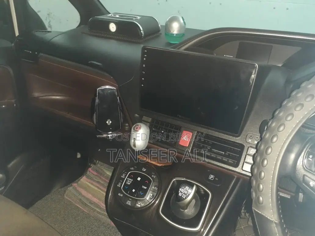 Toyota Esquire 1.8 FWD Hybrid (7 Seater) 2018 Pearl