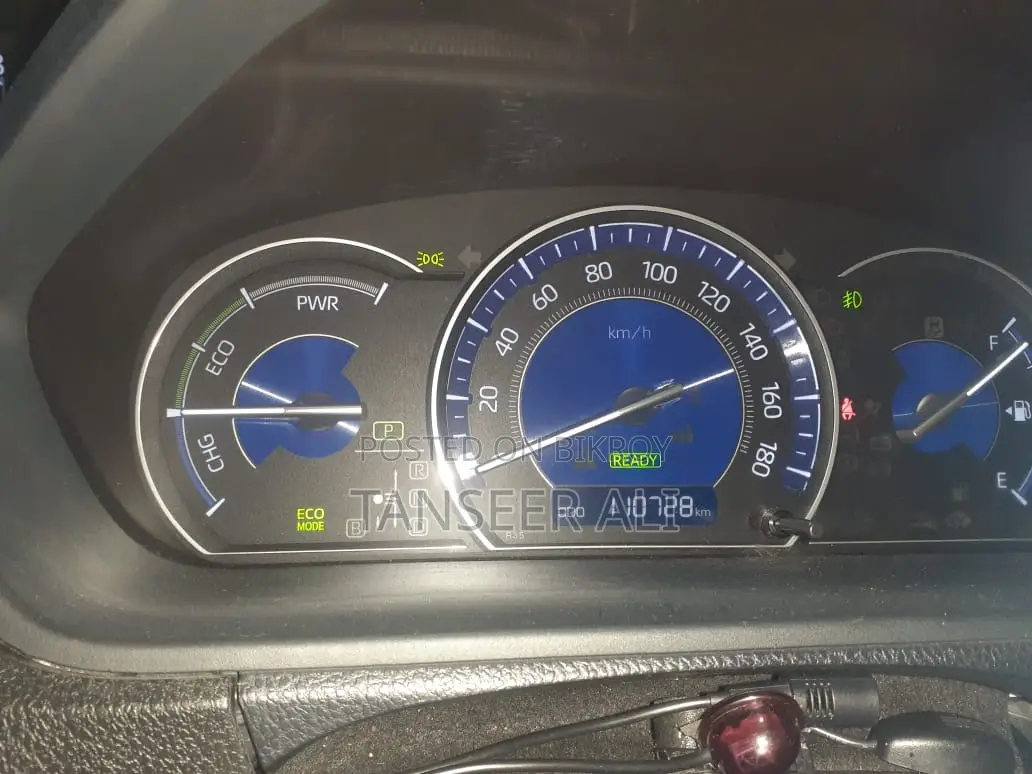 Toyota Esquire 1.8 FWD Hybrid (7 Seater) 2018 Pearl