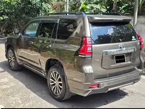 Toyota Land Cruiser Prado 2.7 2019 Gray