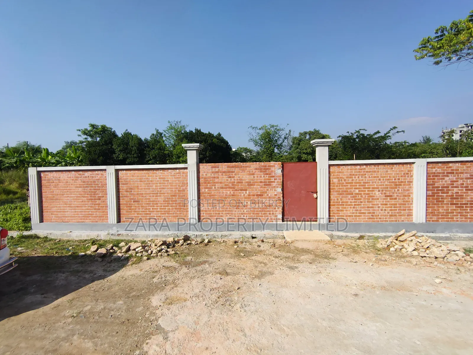 South-facing 5 katha plot in Sector 23.