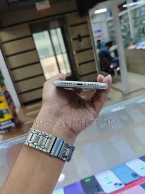 Apple iPhone 11 64 GB White