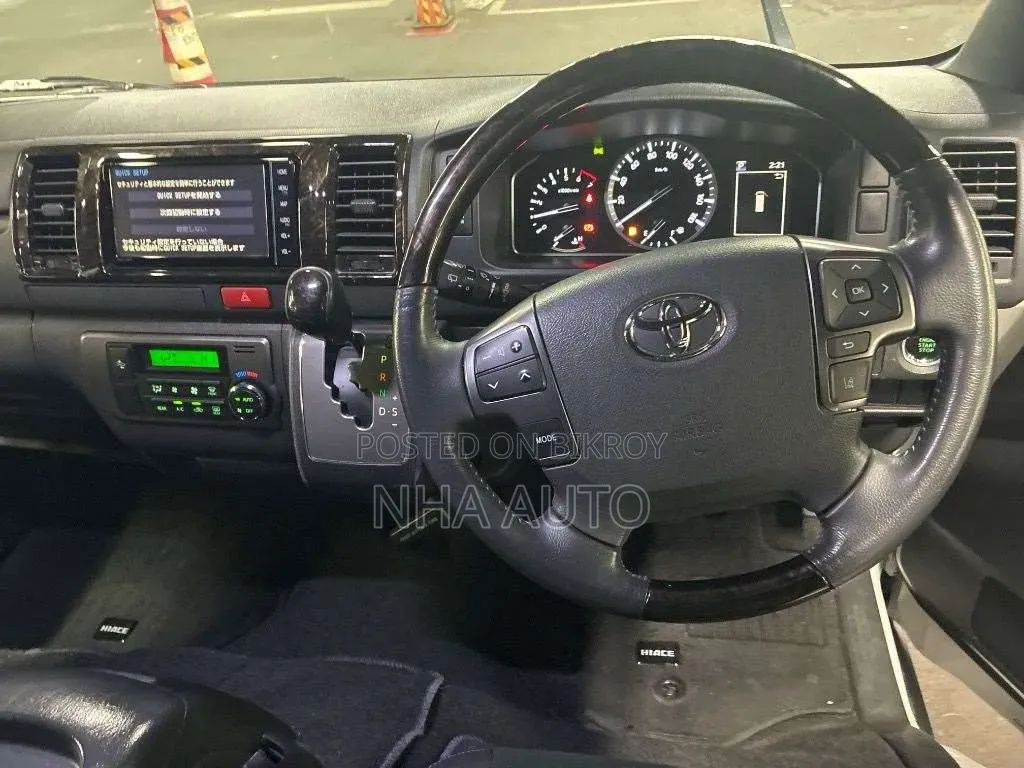 Toyota HiAce 2021 Pearl