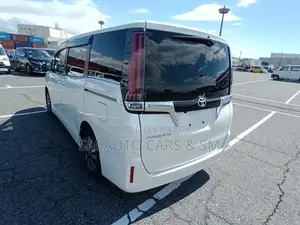 Toyota Esquire 2.0 FWD (8 Seater) 2021 Pearl