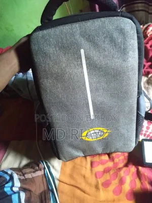 ক্যানোন৭০০ডি