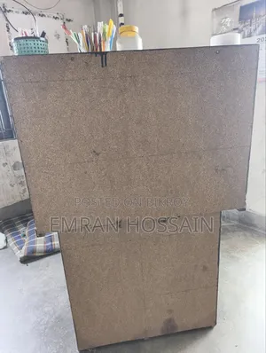 পড়ার টেবিল বিক্রি করবে।