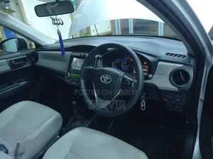 Toyota Axio 2013 Silver