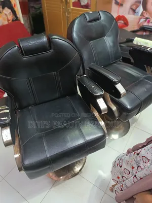 দুইটা ভ্রু প্লাক চেয়ার একটা টলি একটা শোকেস