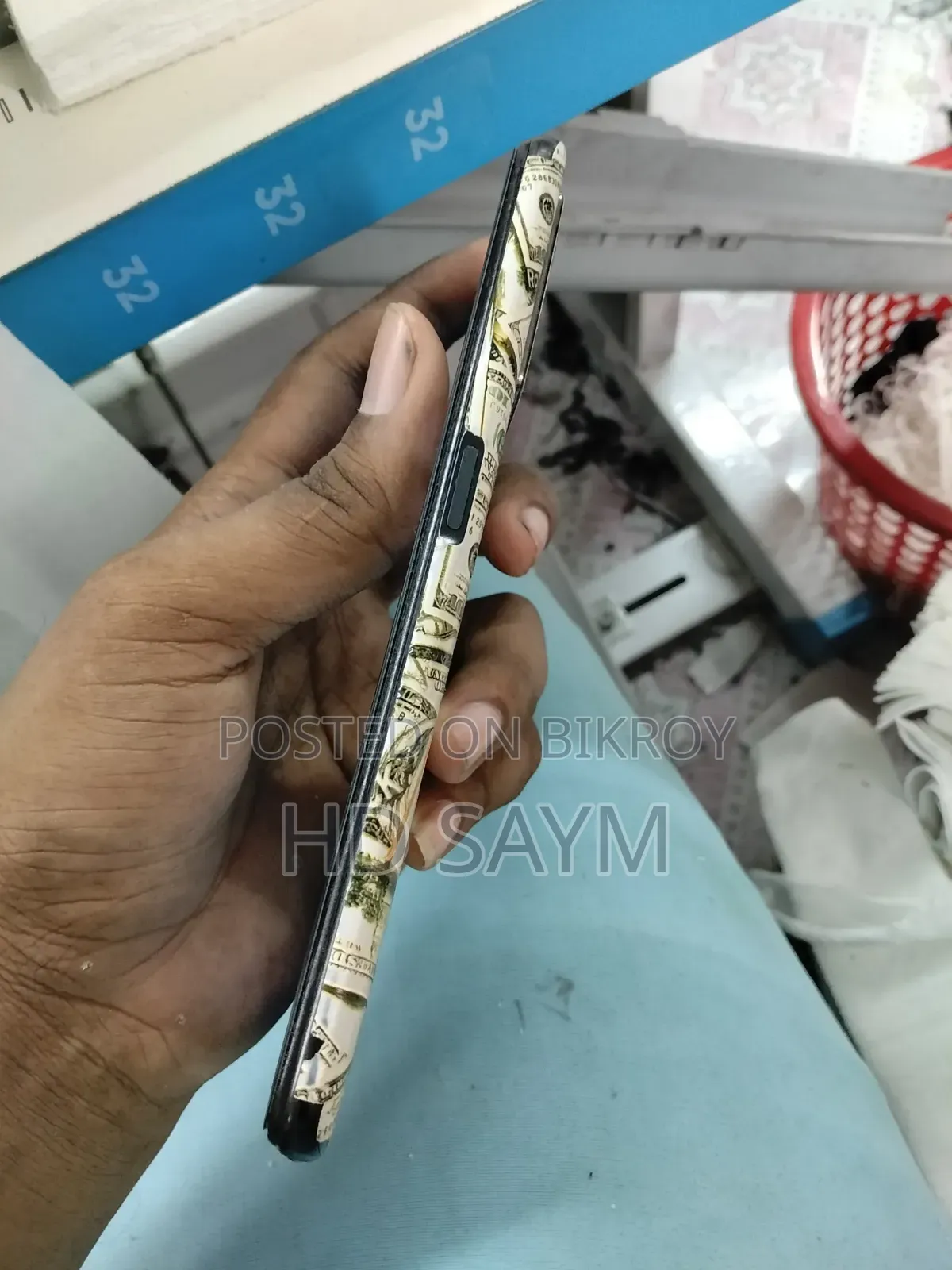 At Mobile 128 GB Black