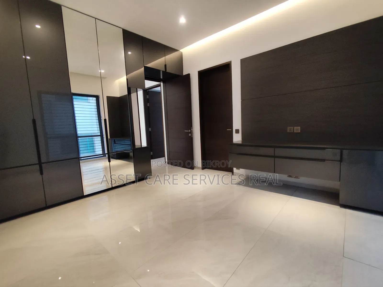3bdrm Apartment in Ehl, Baridhara for Rent
