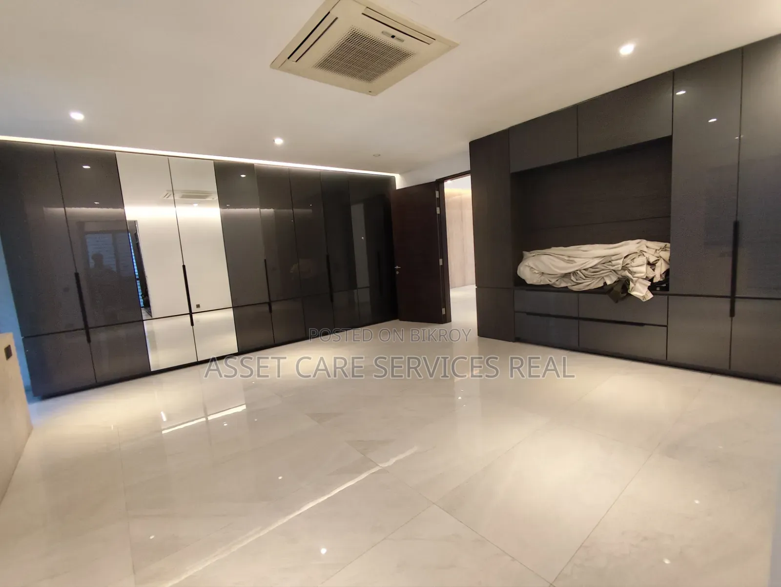3bdrm Apartment in Ehl, Baridhara for Rent