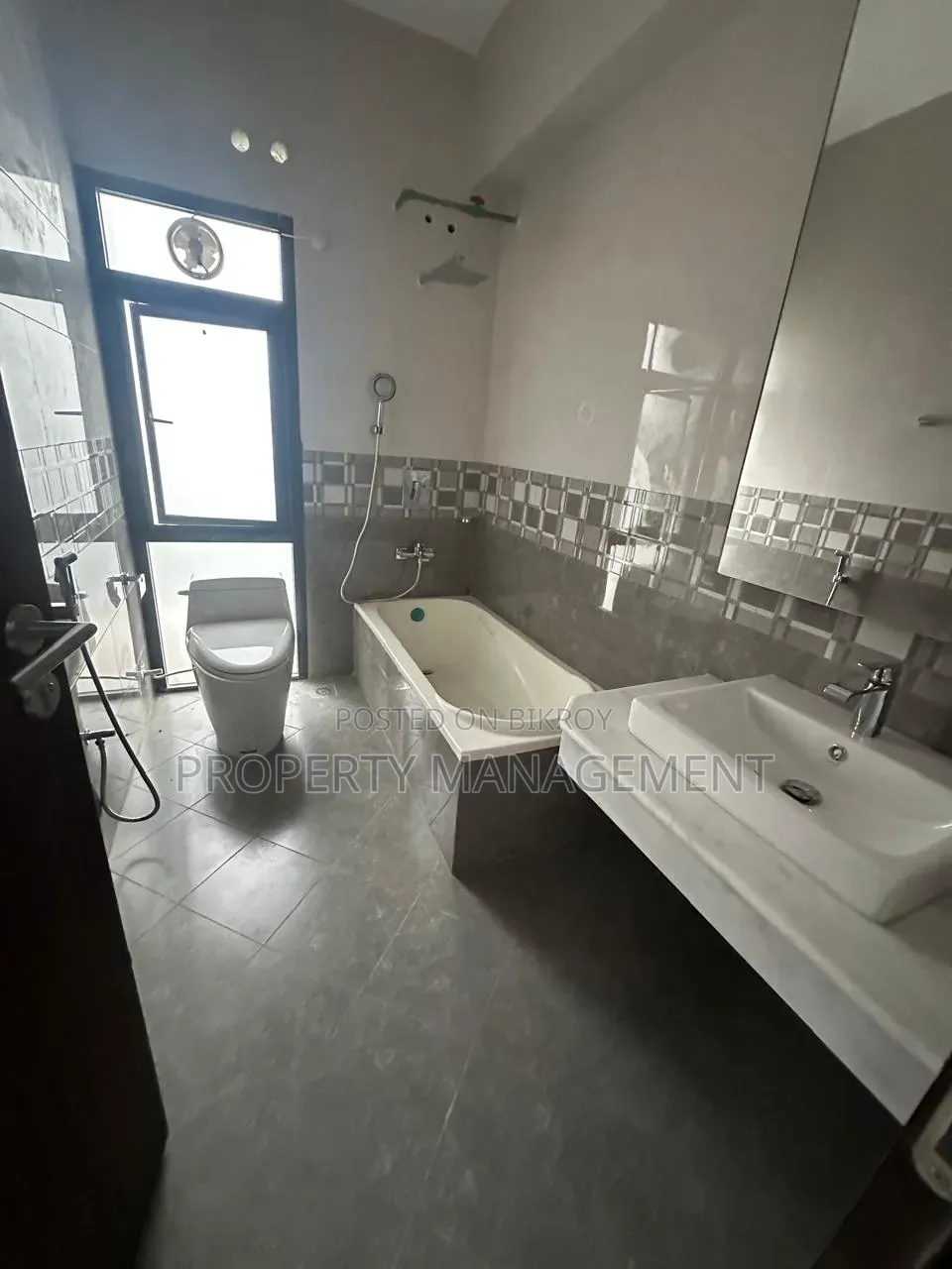4bdrm Apartment in Navana Real Estate, Gulshan for Rent