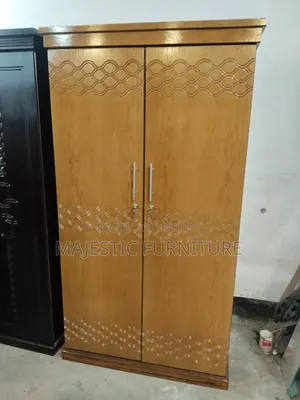 আলমিরা কানাডিয়ান ওক ভিনিয়ার।