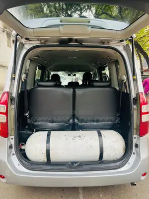 Toyota Noah 2012 Silver