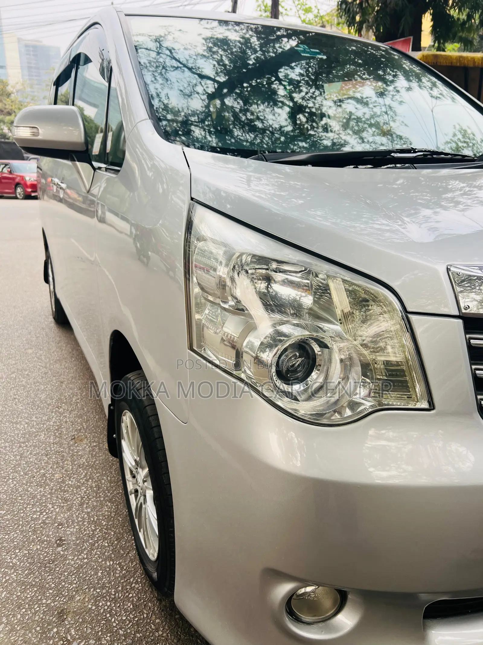 Toyota Noah 2012 Silver