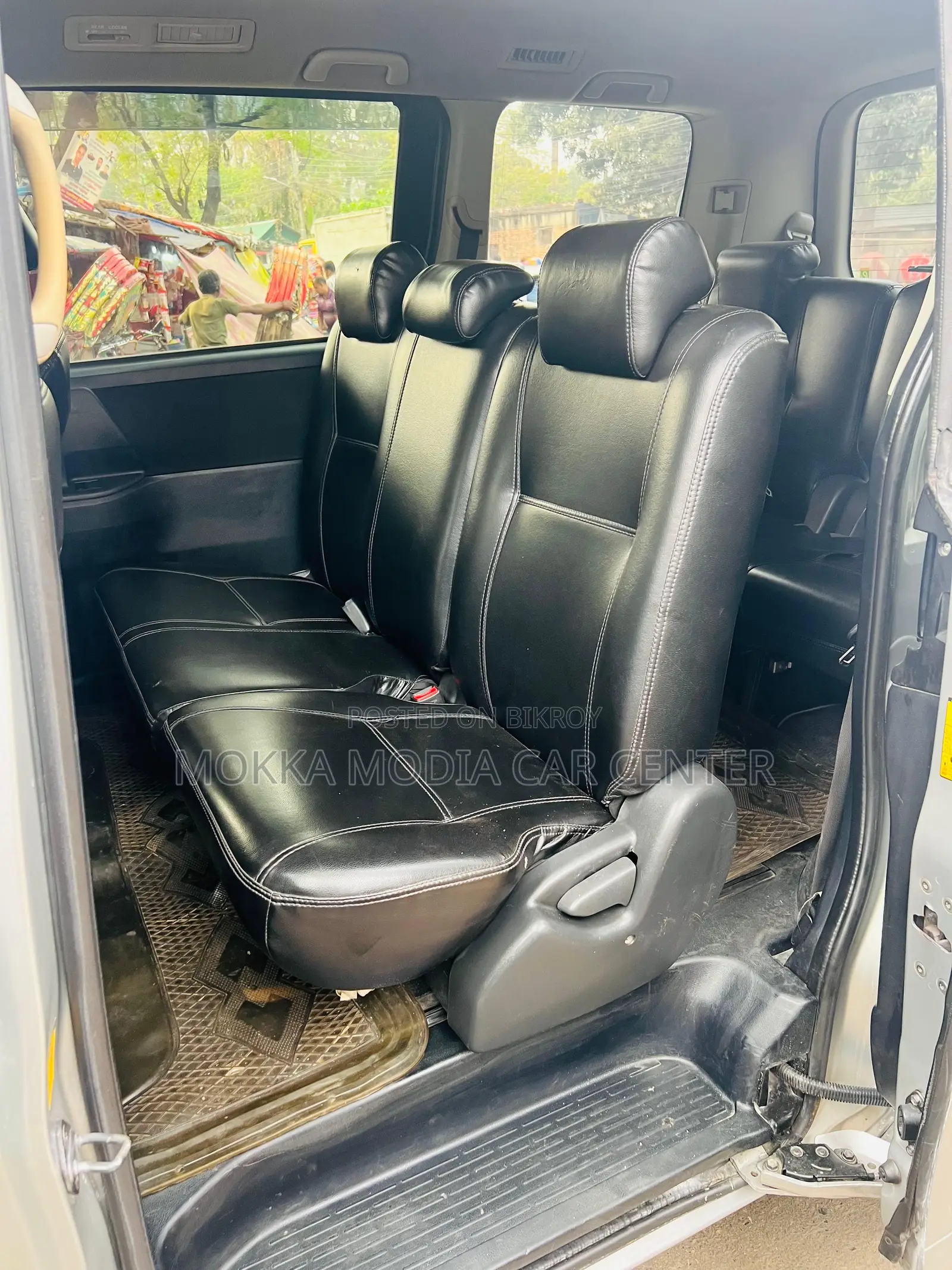 Toyota Noah 2012 Silver
