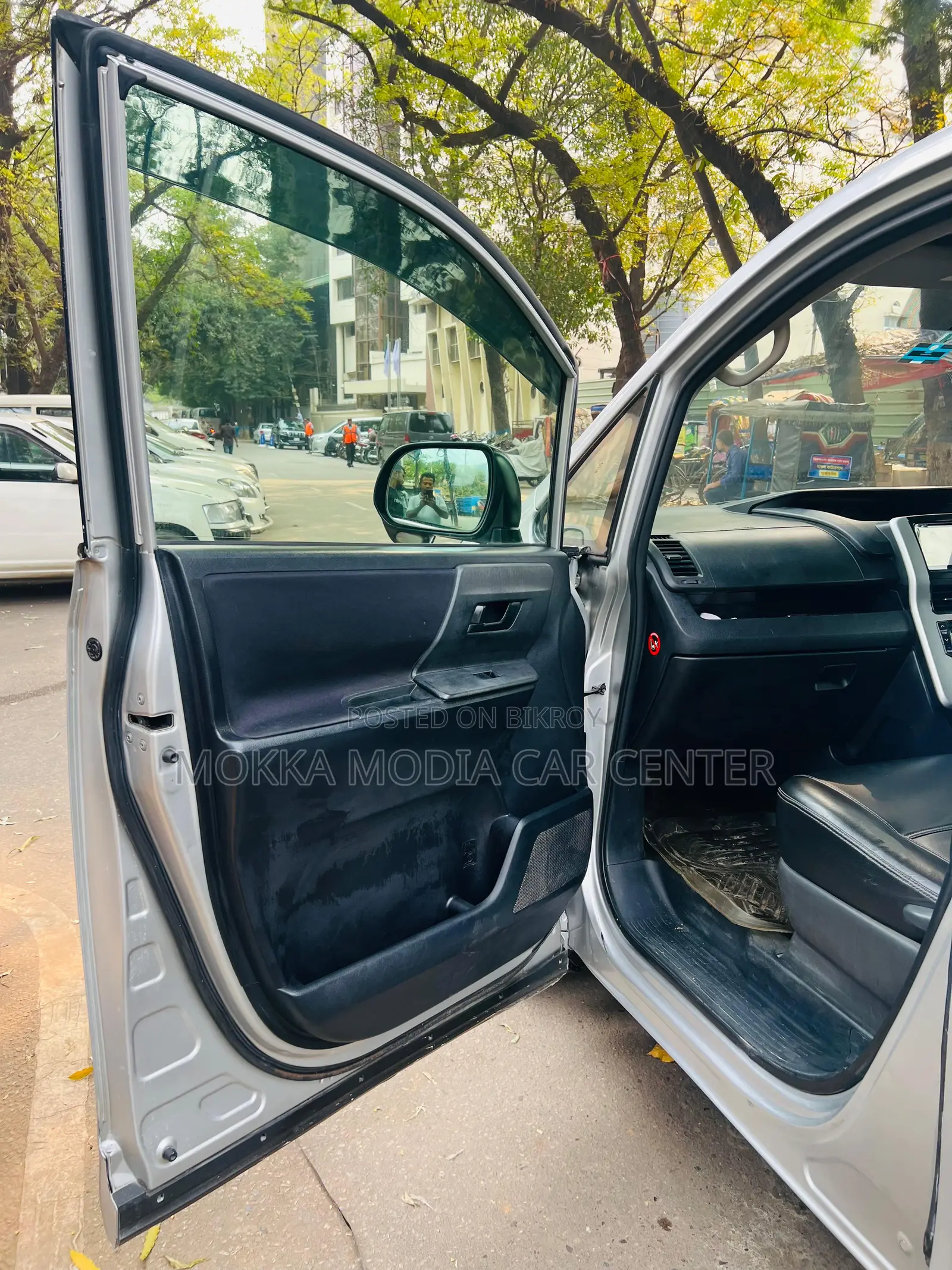 Toyota Noah 2012 Silver
