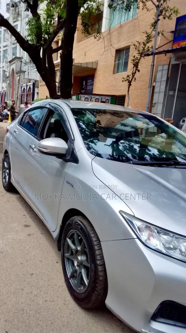 Honda Grace 2015 সিলভার