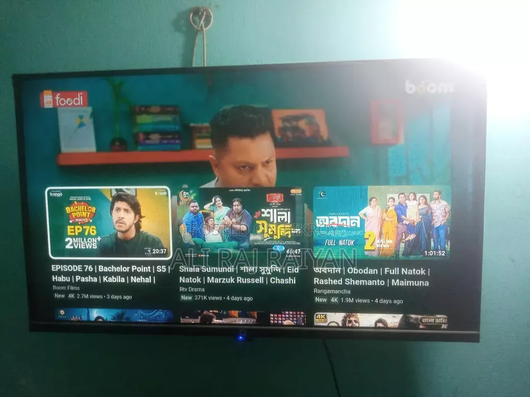 Q 32" Borderless Smart Android