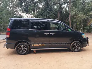 Toyota Noah 2.0 AWD (8 Seater) 2004 Black