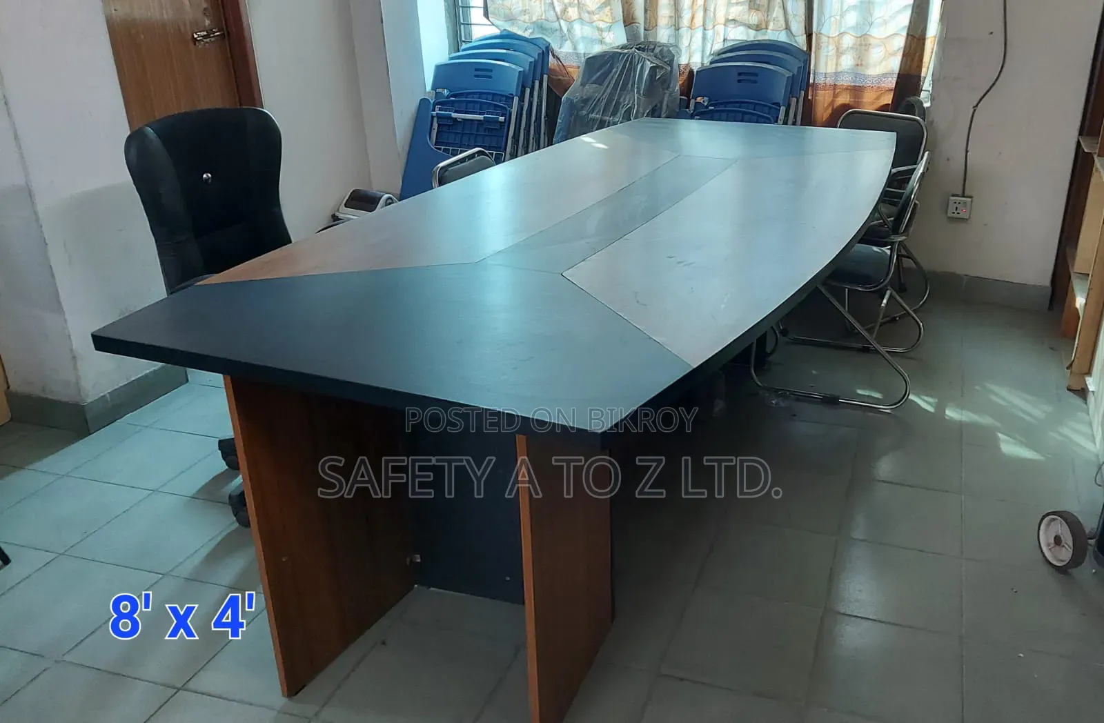 Conference Table/ Meeting Table