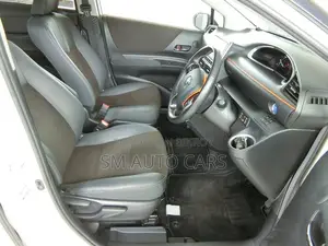 Toyota Sienta 1.5 Hybrid FWD 2021 Pearl
