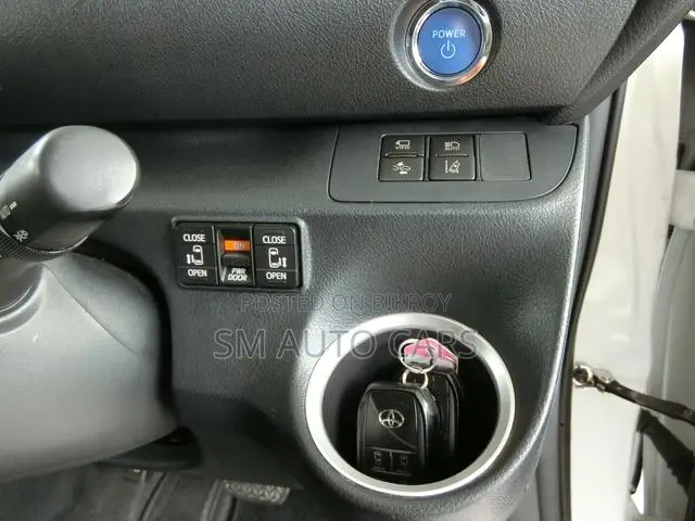 Toyota Sienta 1.5 Hybrid FWD 2021 Pearl