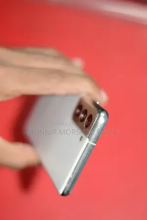 Samsung Galaxy S21 5G 256 GB হোয়াইট