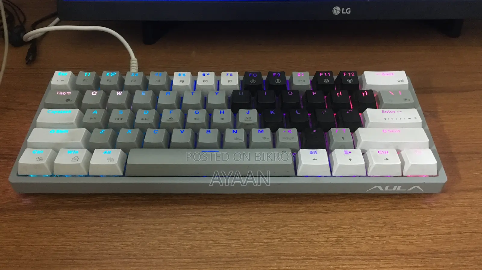 Aula F2361 Keyboard