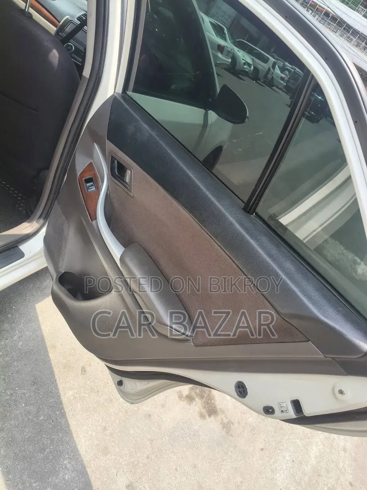 টয়োটা অ্যালিয়ন ২০১৩ সাদা