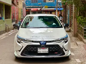 টয়োটা করোলা ২০১৯ পার্ল