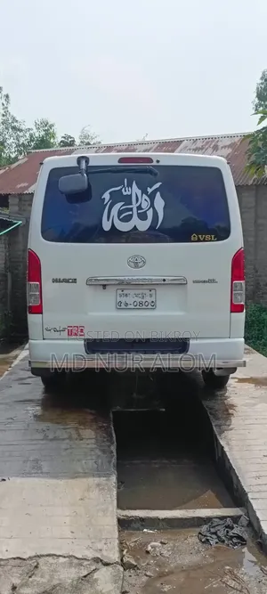 Toyota HiAce 2010 White