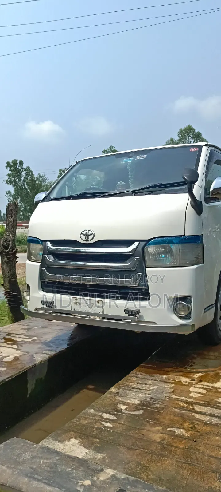 Toyota HiAce 2010 White