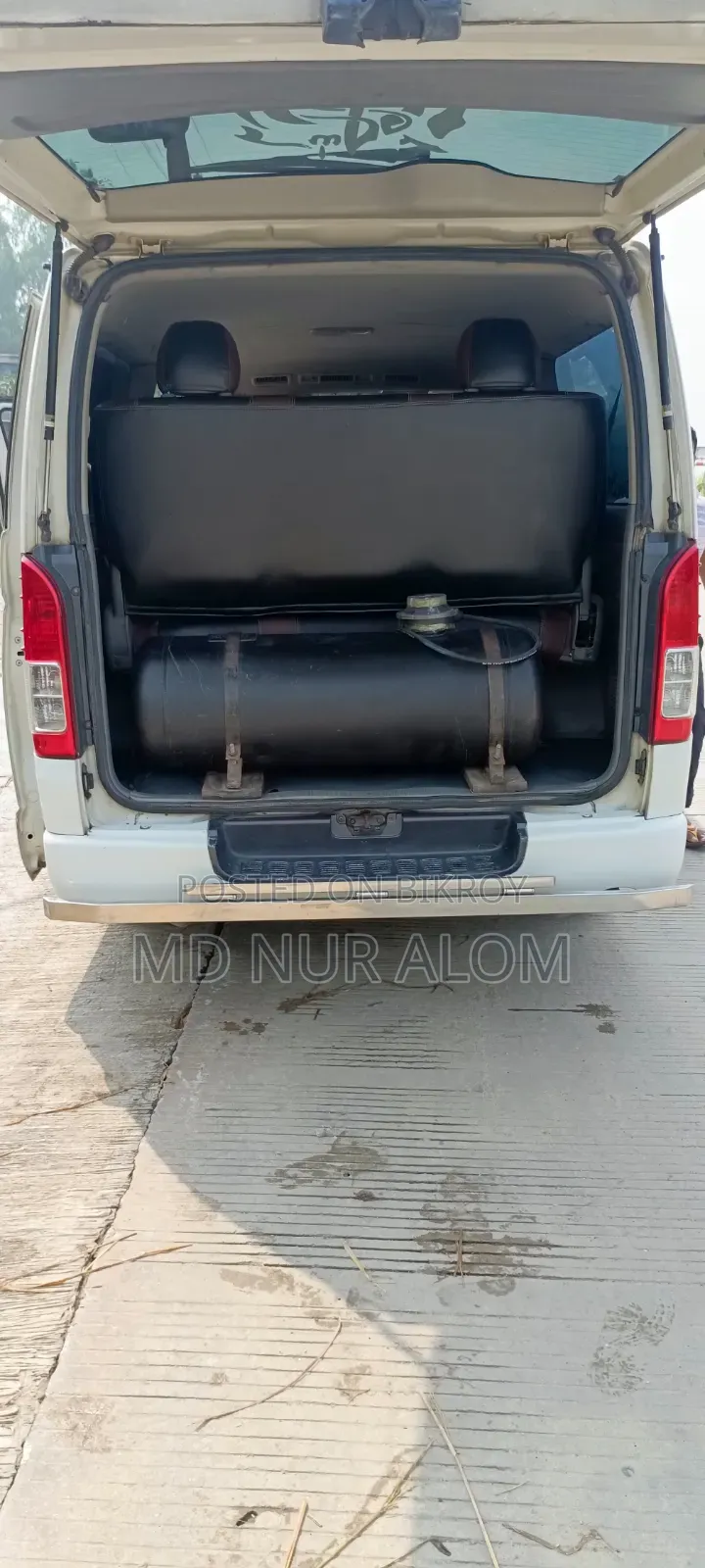 Toyota HiAce 2010 White