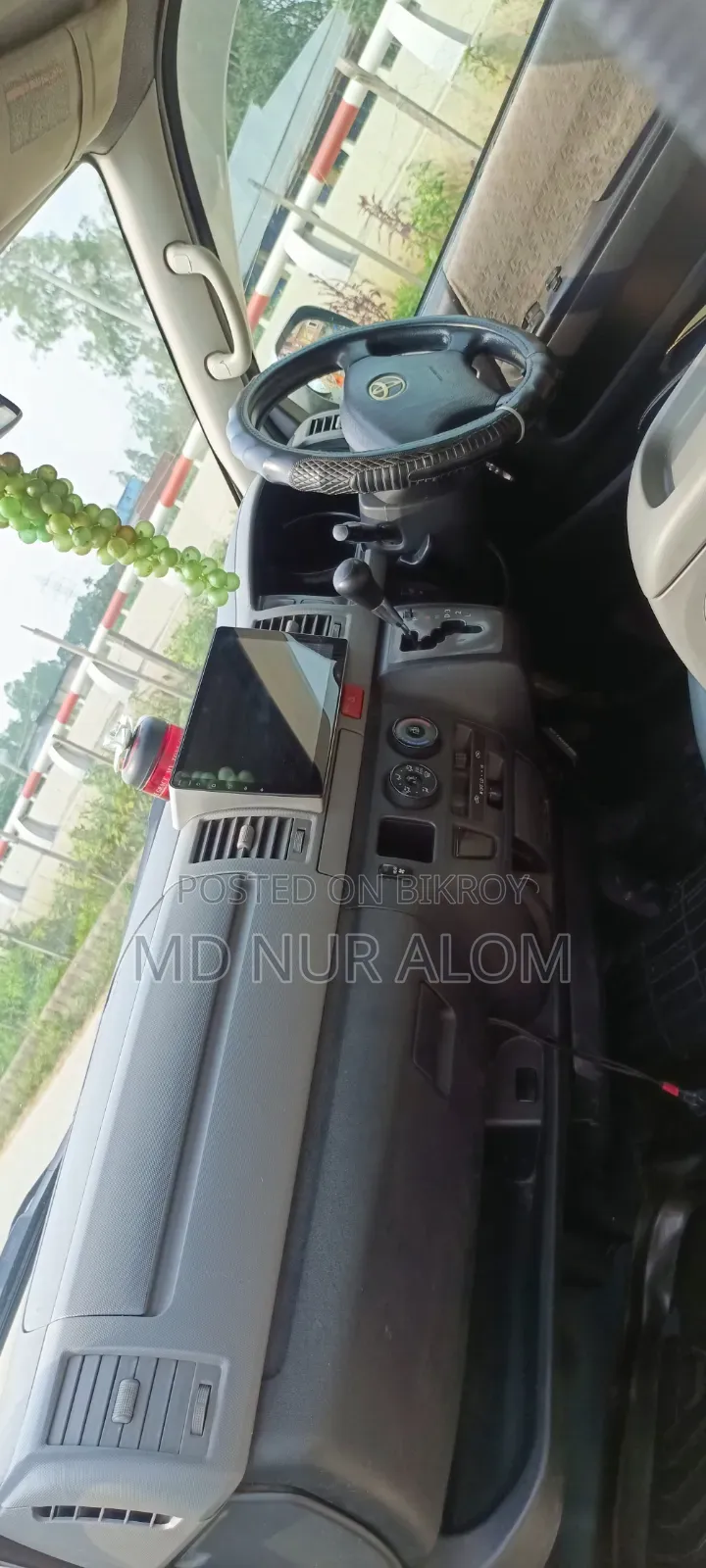 Toyota HiAce 2010 White