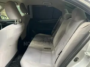 Toyota Axio 1.5 Hybrid 2WD 2017 Silver