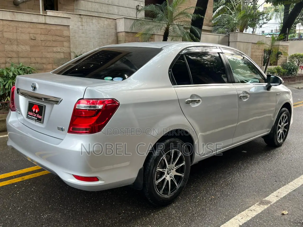 Toyota Axio 1.5 Hybrid 2WD 2017 Silver