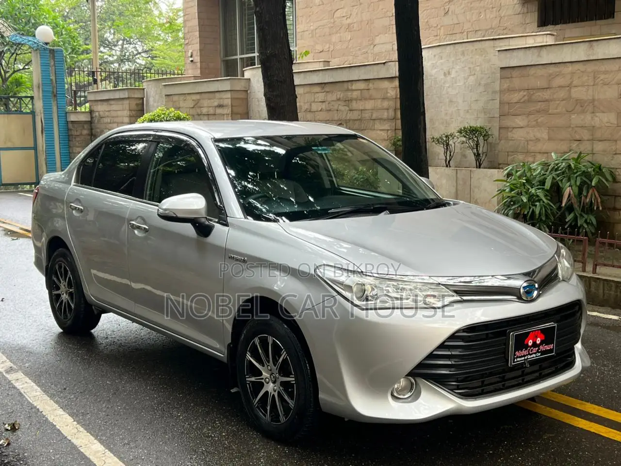 Toyota Axio 1.5 Hybrid 2WD 2017 Silver