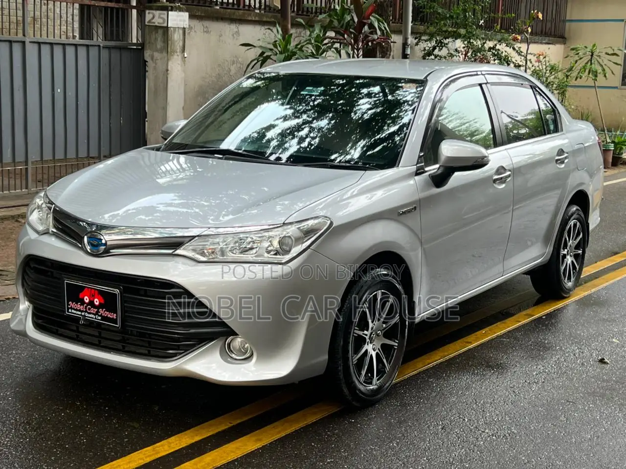 Toyota Axio 1.5 Hybrid 2WD 2017 Silver