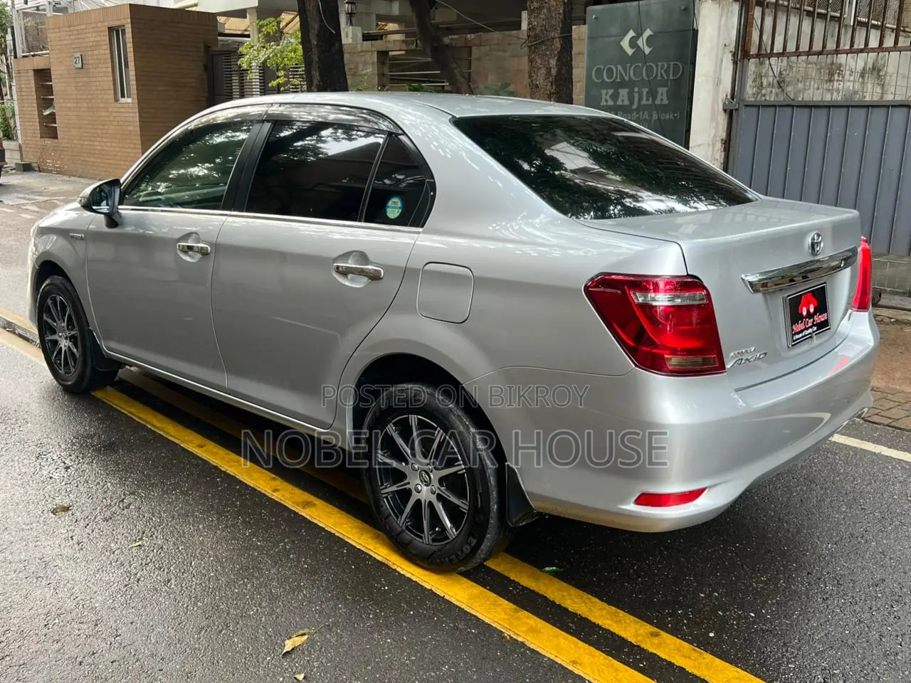 Toyota Axio 1.5 Hybrid 2WD 2017 Silver