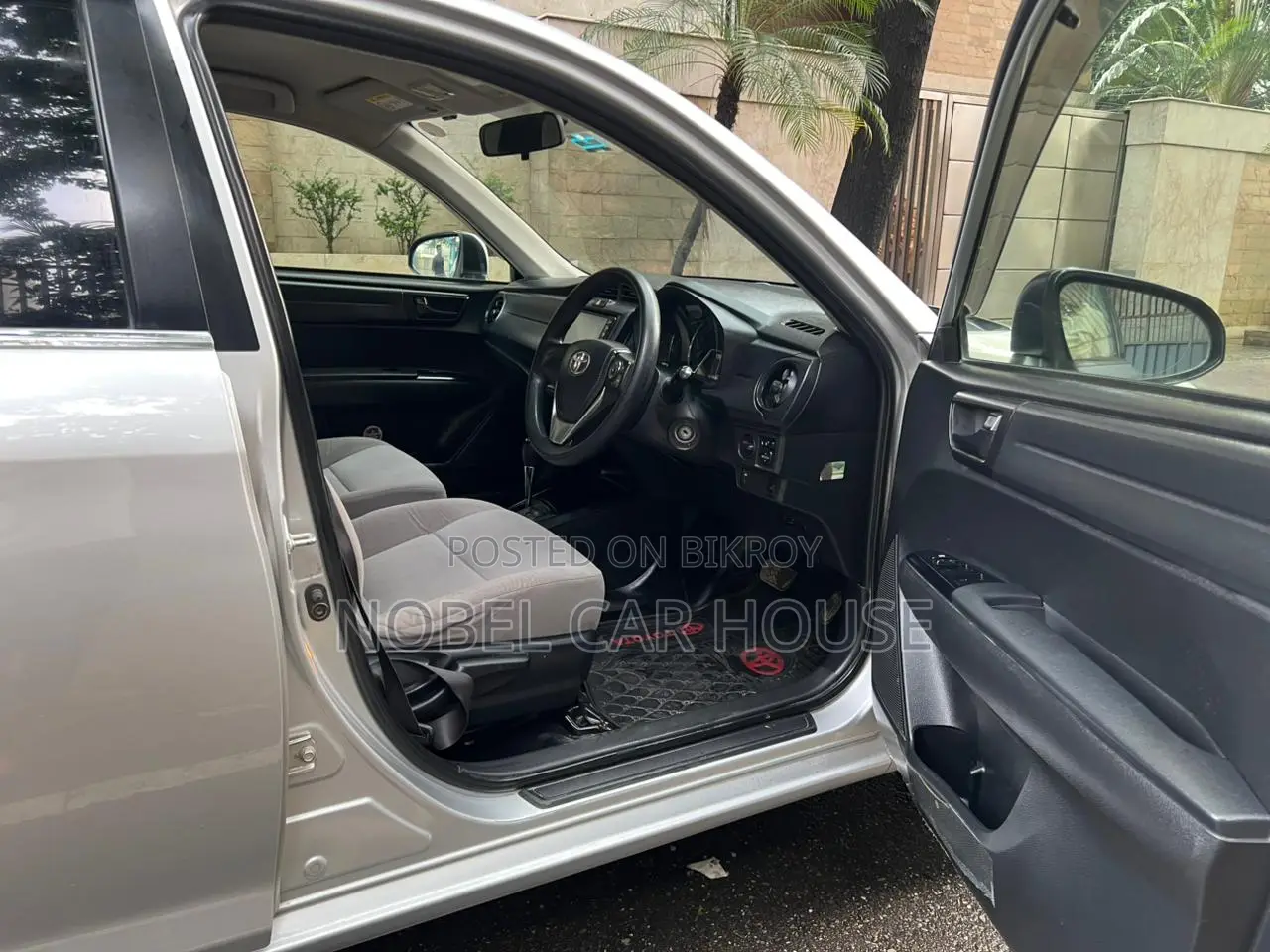 Toyota Axio 1.5 Hybrid 2WD 2017 Silver