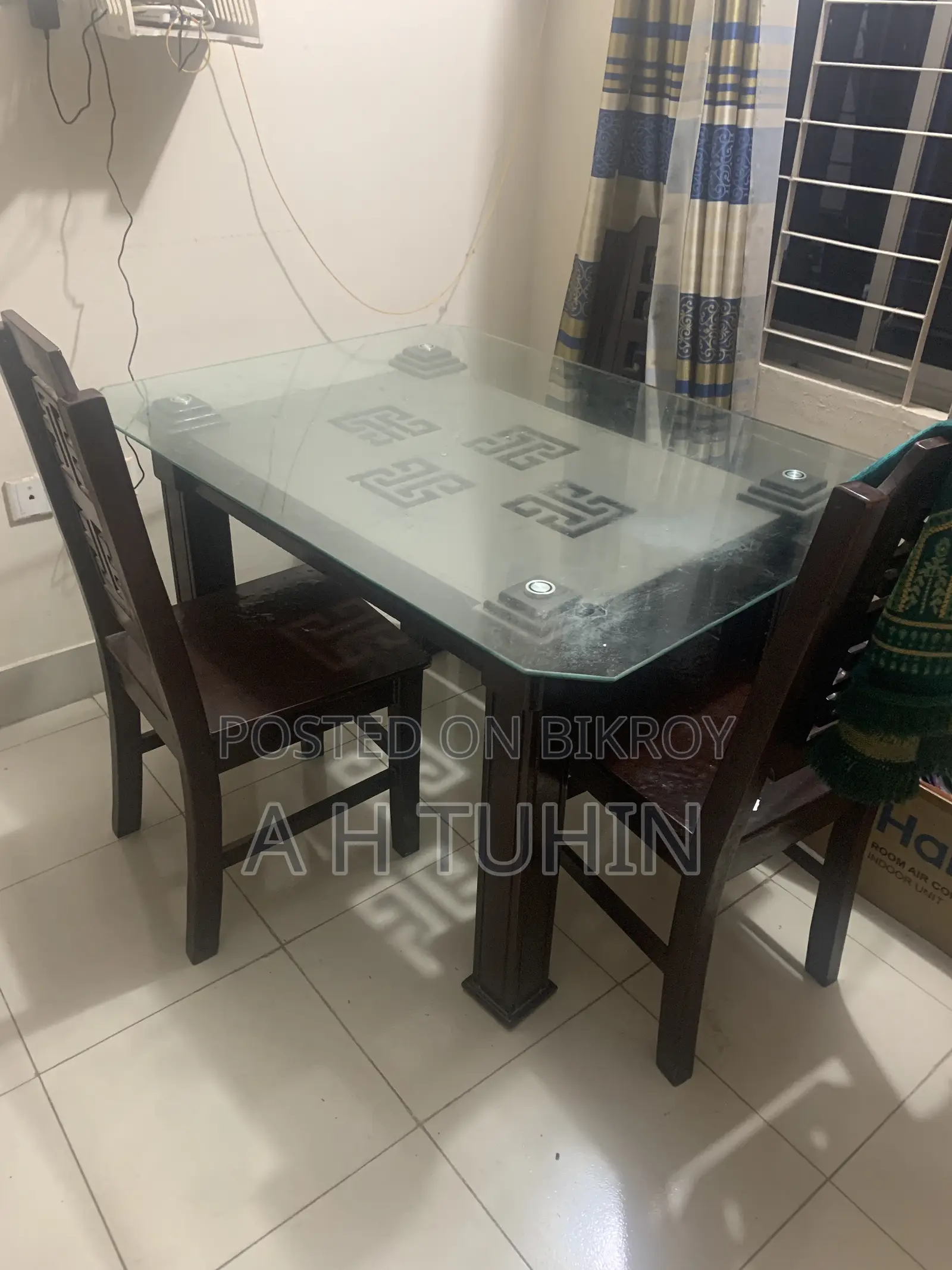 Dining table like new